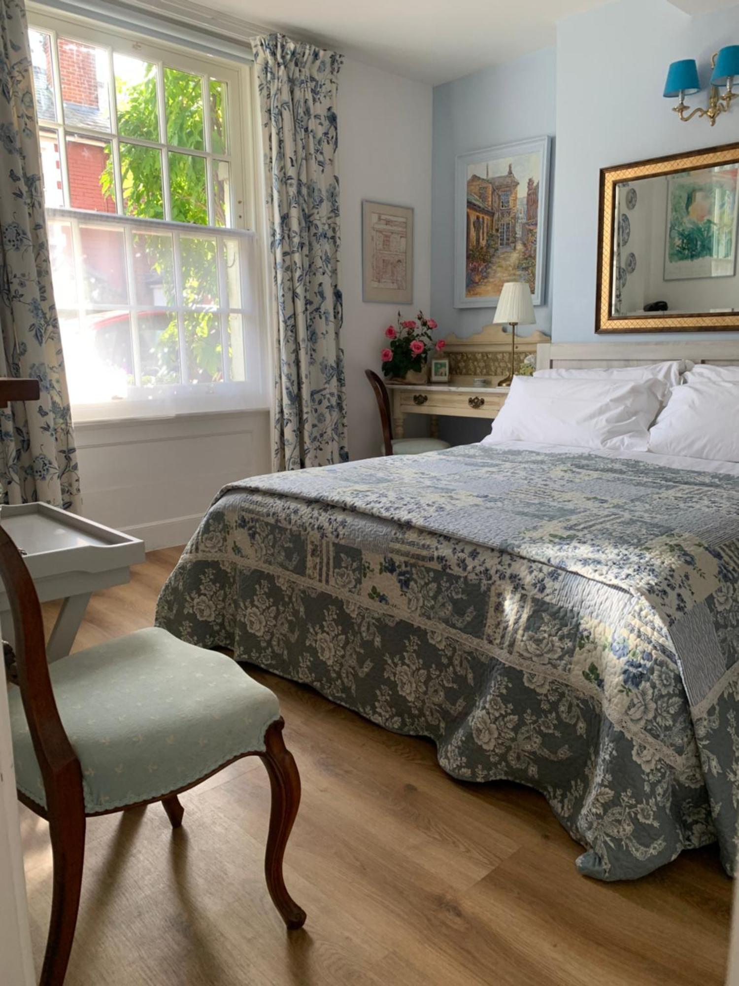 Esme'S Bed & Breakfast Уинчестър Екстериор снимка